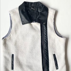 Odyn Women's XL Ivory Faux Sherpa Zip Front‎ Vest
